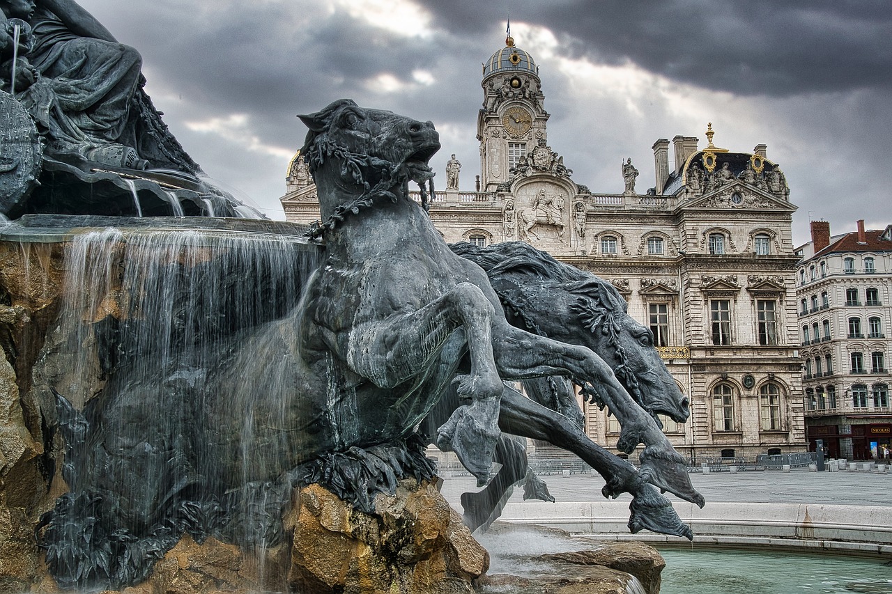 Lyon : les 5 anecdotes les plus mystérieuses sur la ville - fontaine Terreaux