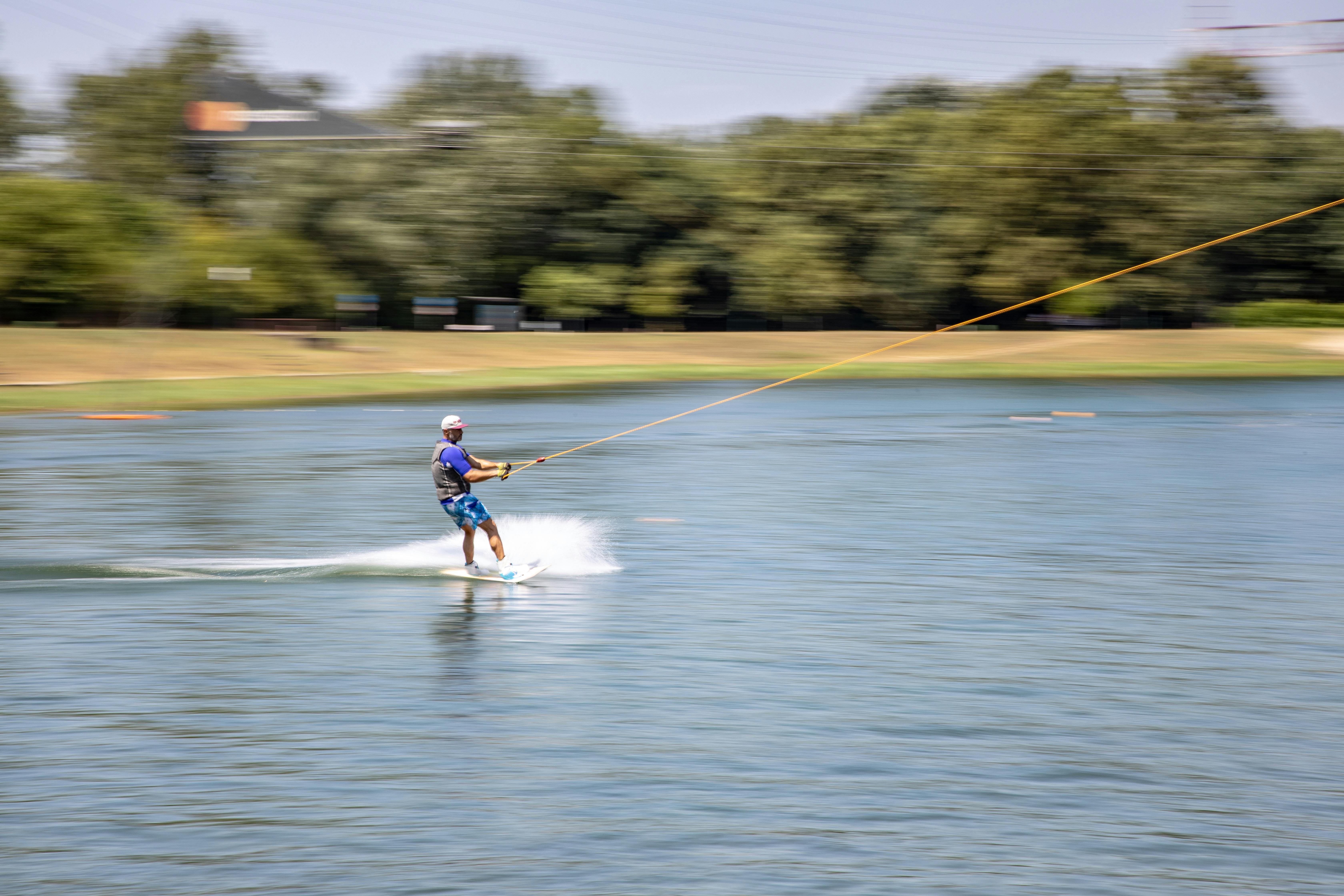 Les 5 activités nautiques à faire à Lyon - wakeborad