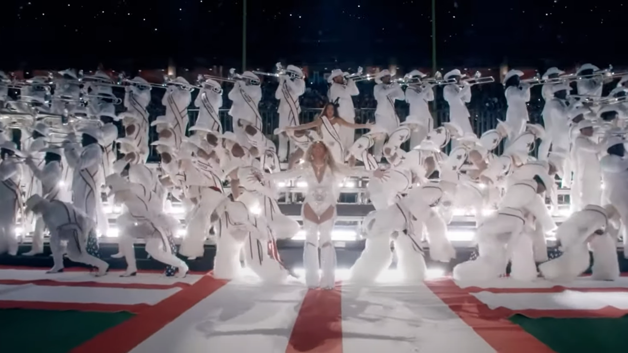 Beyoncé triomphe sur scène lors du half-time show de la NFL