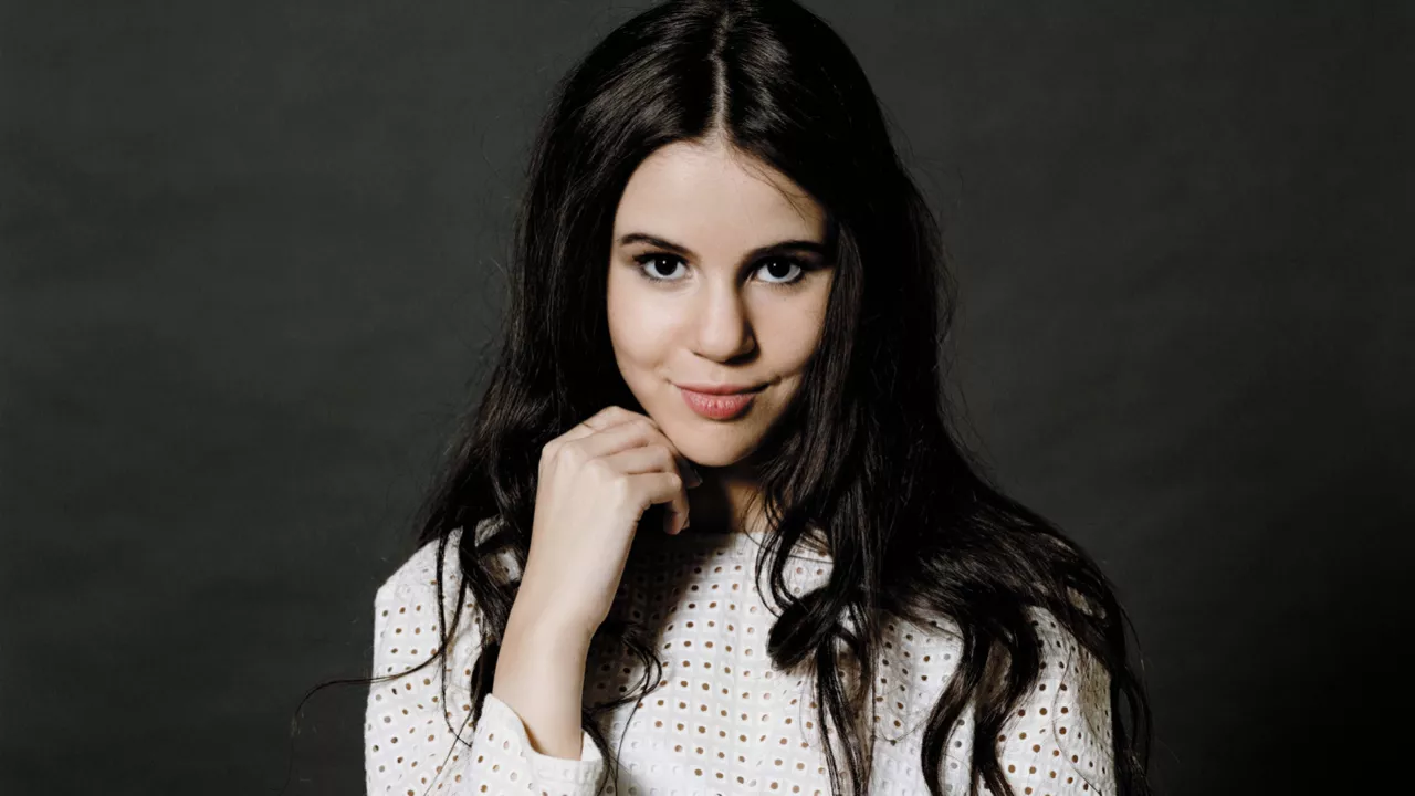 La chanteuse Marina Kaye annonce fièrement ses fiançailles ! (photos)