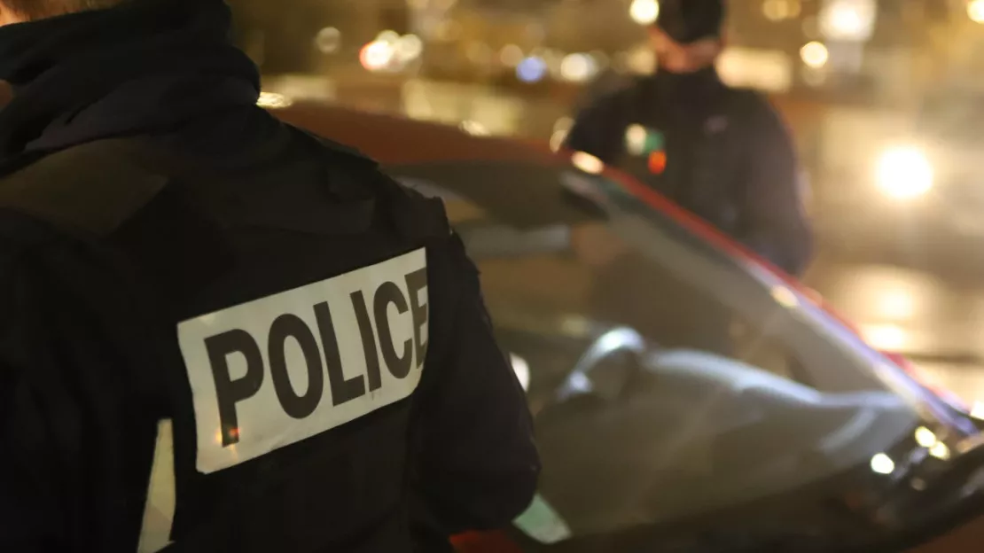 Attaque au couteau à Lyon, un policier blessé