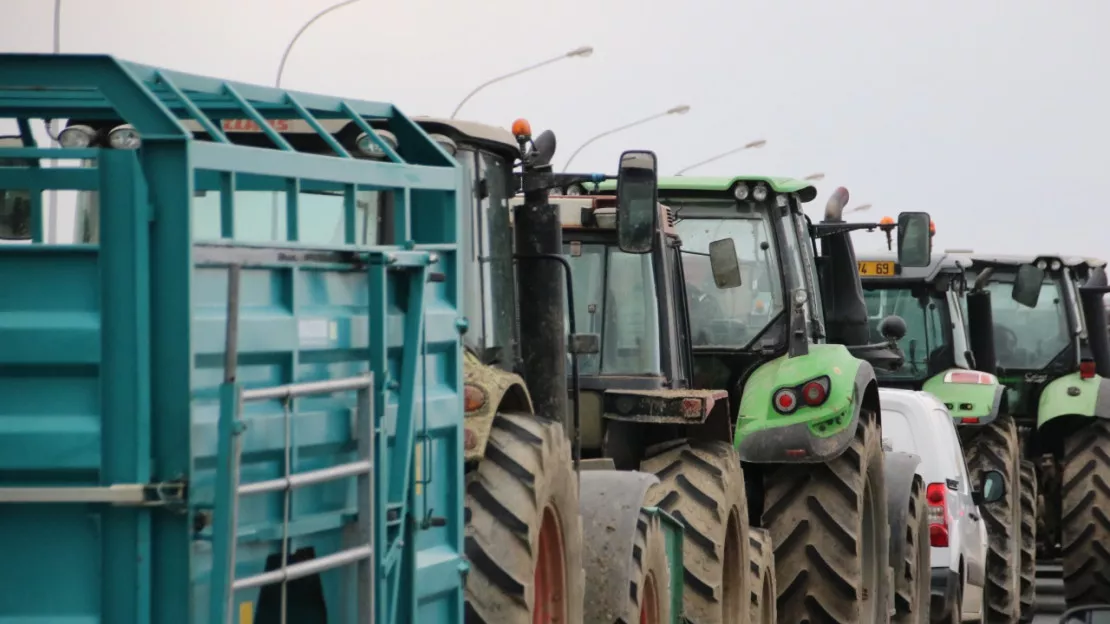 Blocage des agriculteurs : réouverture totale de l'A6 au niveau du péage de Villefranche