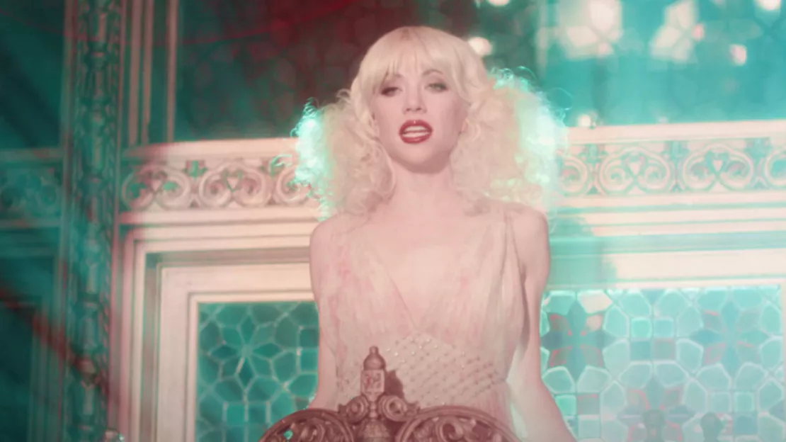 Carly Rae Jepsen de retour avec le hit pétillant « Surrender My Heart » (vidéo)