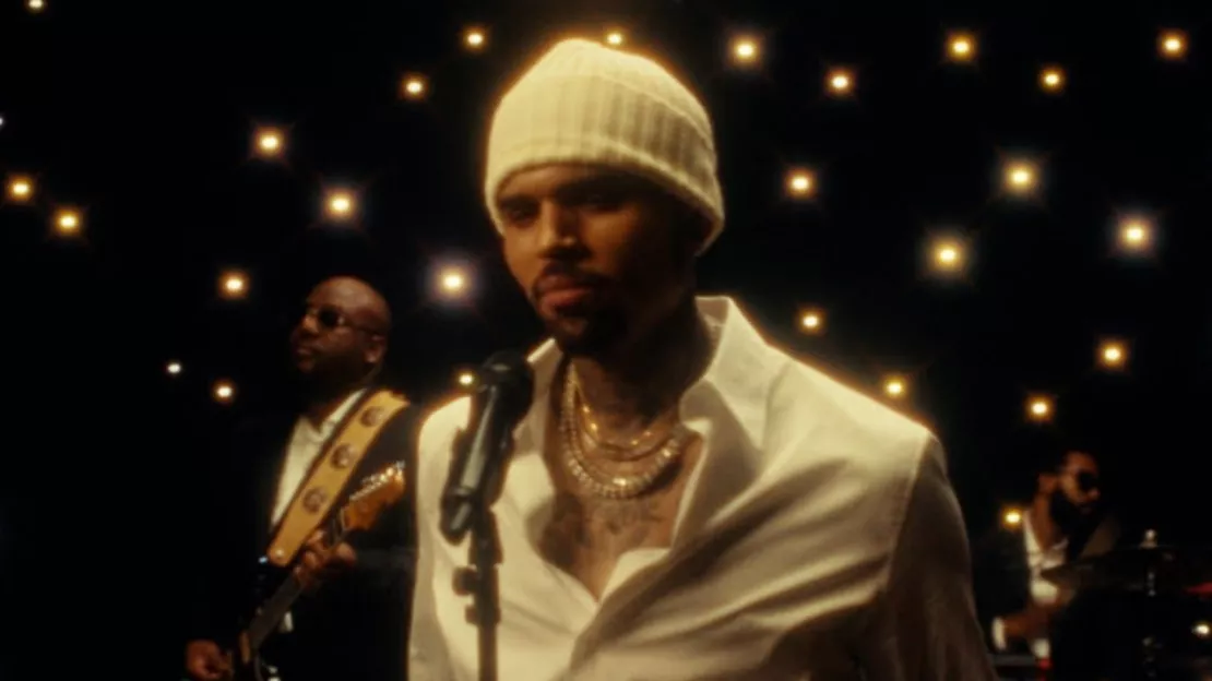 Chris Brown célèbre Noël en avance avec deux titres spéciaux (vidéos)