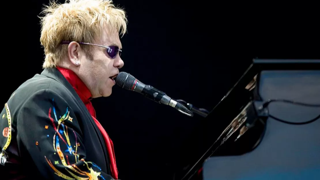 Elton John organise une énorme vente aux enchères