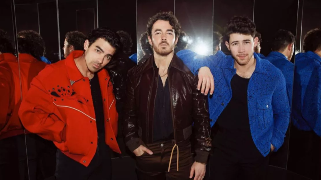 Les Jonas Brothers dévoilent leur passion pour les gaufres dans le clip "Waffle House"