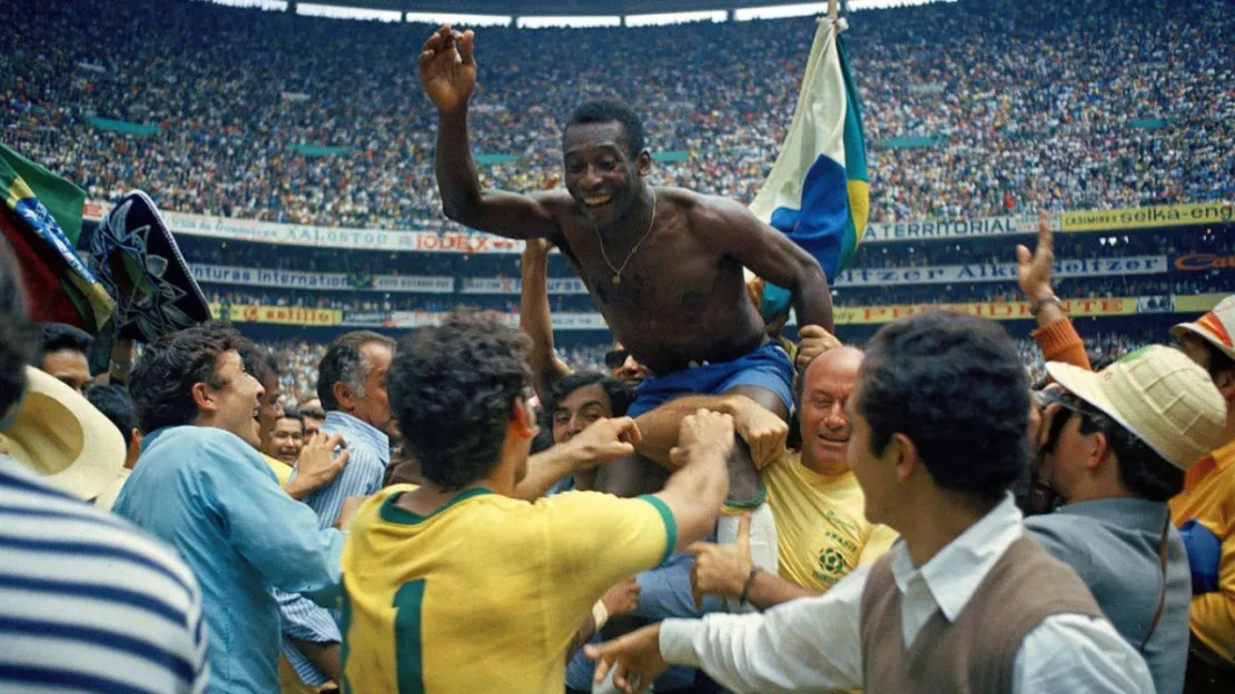 La planète people rend hommage à la légende du football, Pelé