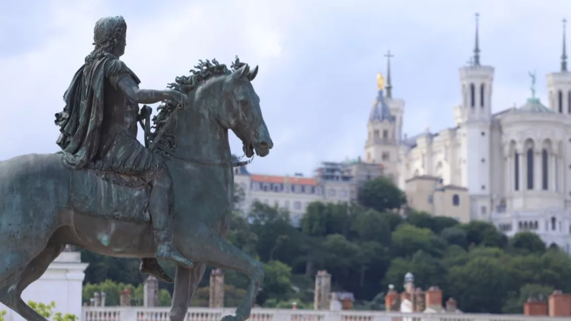 Le grand retour de la statue de Louis XIV ce mardi sur la place Bellecour