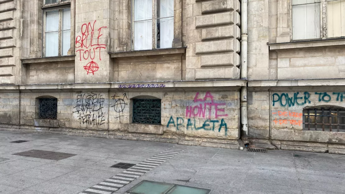 Lyon : des dégradations après la manifestation contre l'utilisation du 49.3