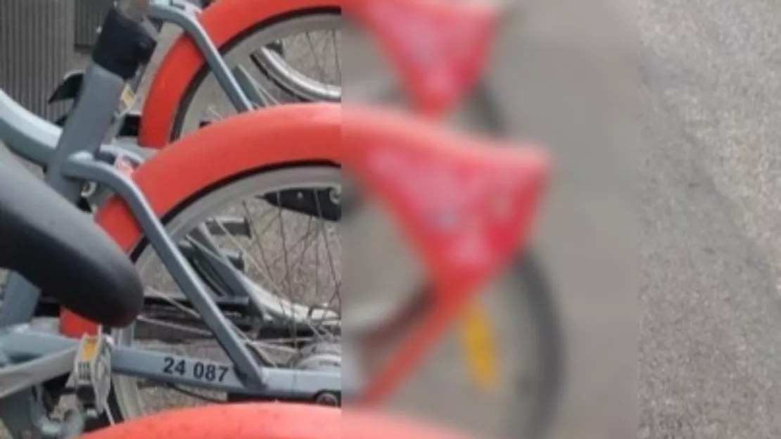 Lyon : des Vélo'v dégradés par des militants anti-IVG