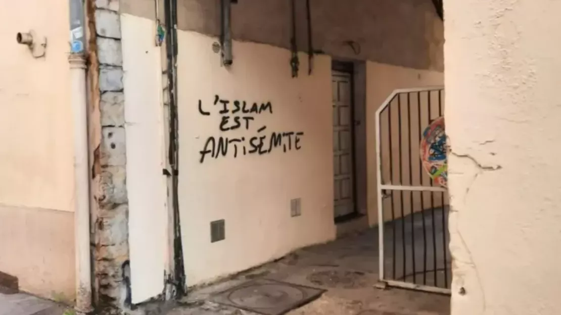 Mosquée taguée à Lyon : une enquête ouverte