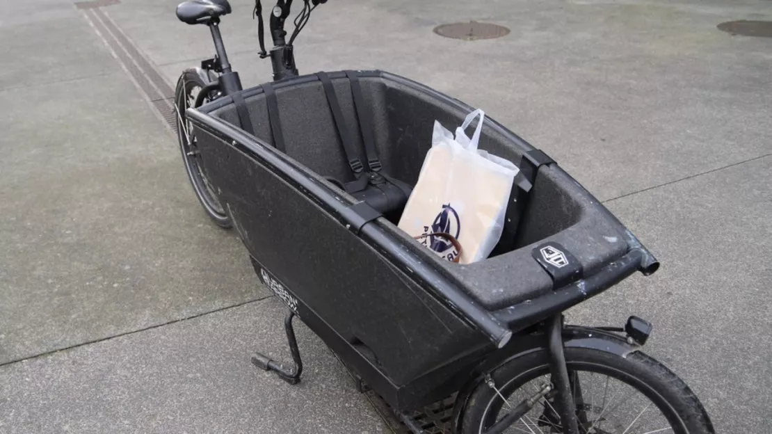 Plus de 500 000 colis livrés par vélos-cargos dans la Métropole de Lyon en moins d’un an
