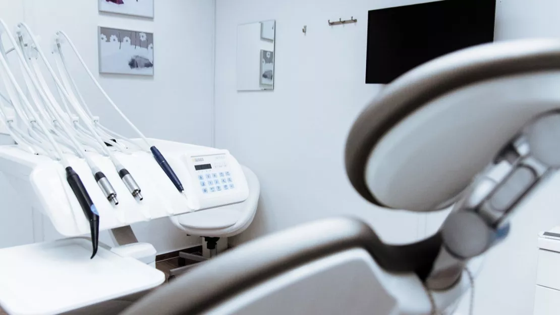 Rhône : deux centres dentaires déconventionnés après une série de fraudes