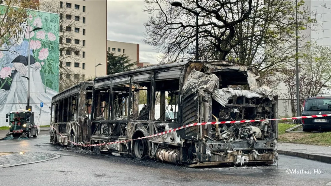 Violences urbaines près de Lyon, un bus incendié