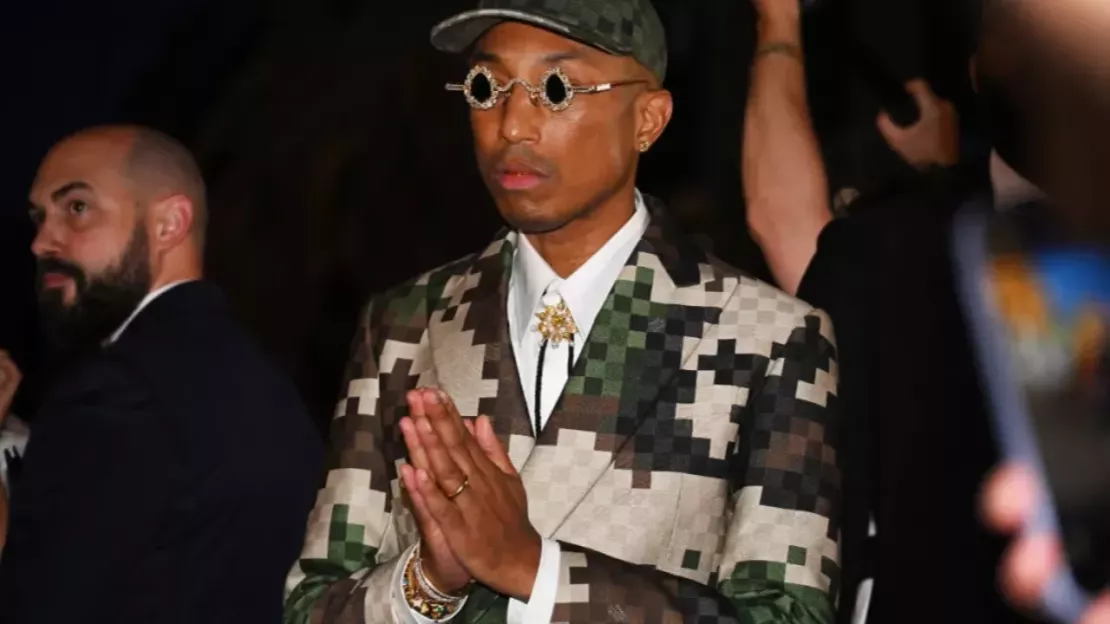Pharrell Williams accompagné d’une pluie de stars pour son premier défilé Louis Vuitton