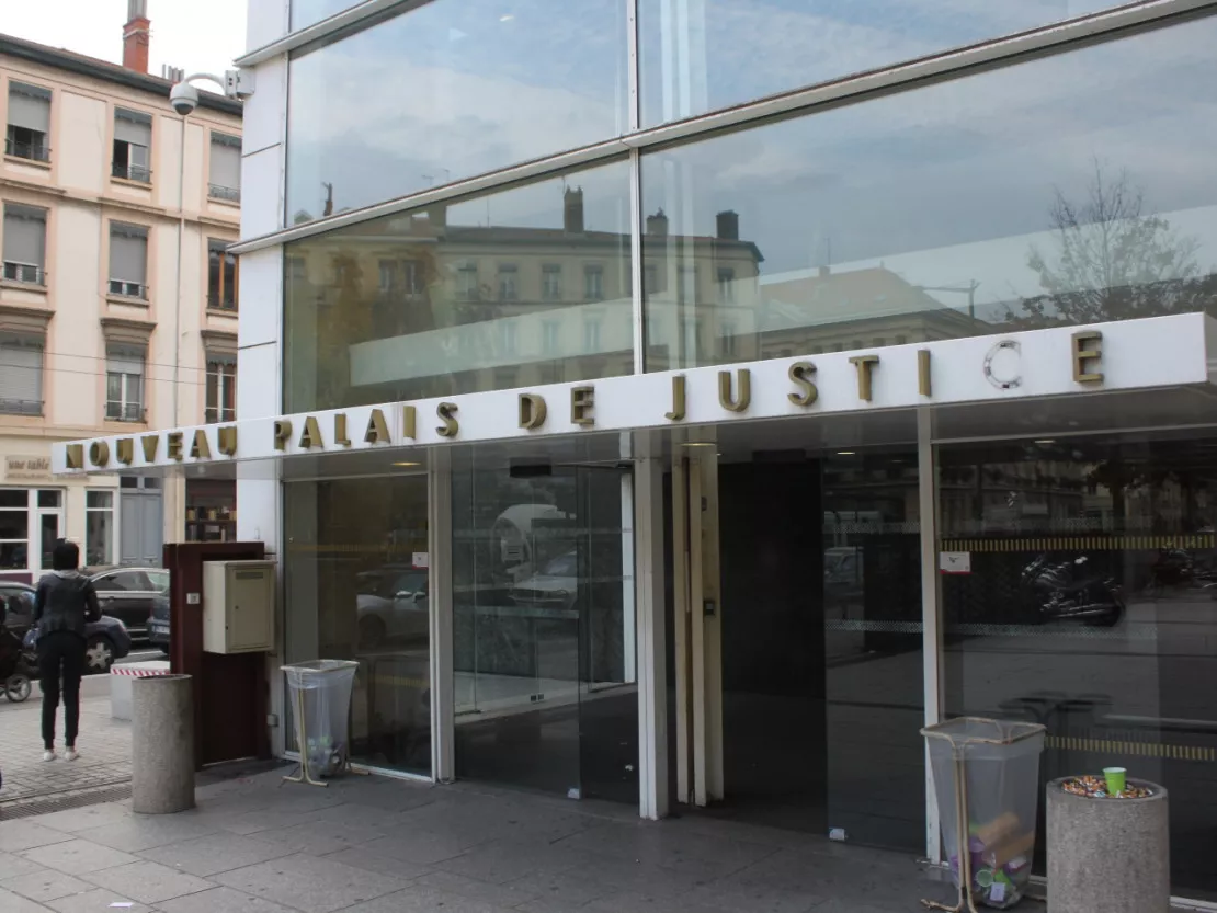 Les photos "sexuelles" d'un policier lyonnais passent mal au tribunal