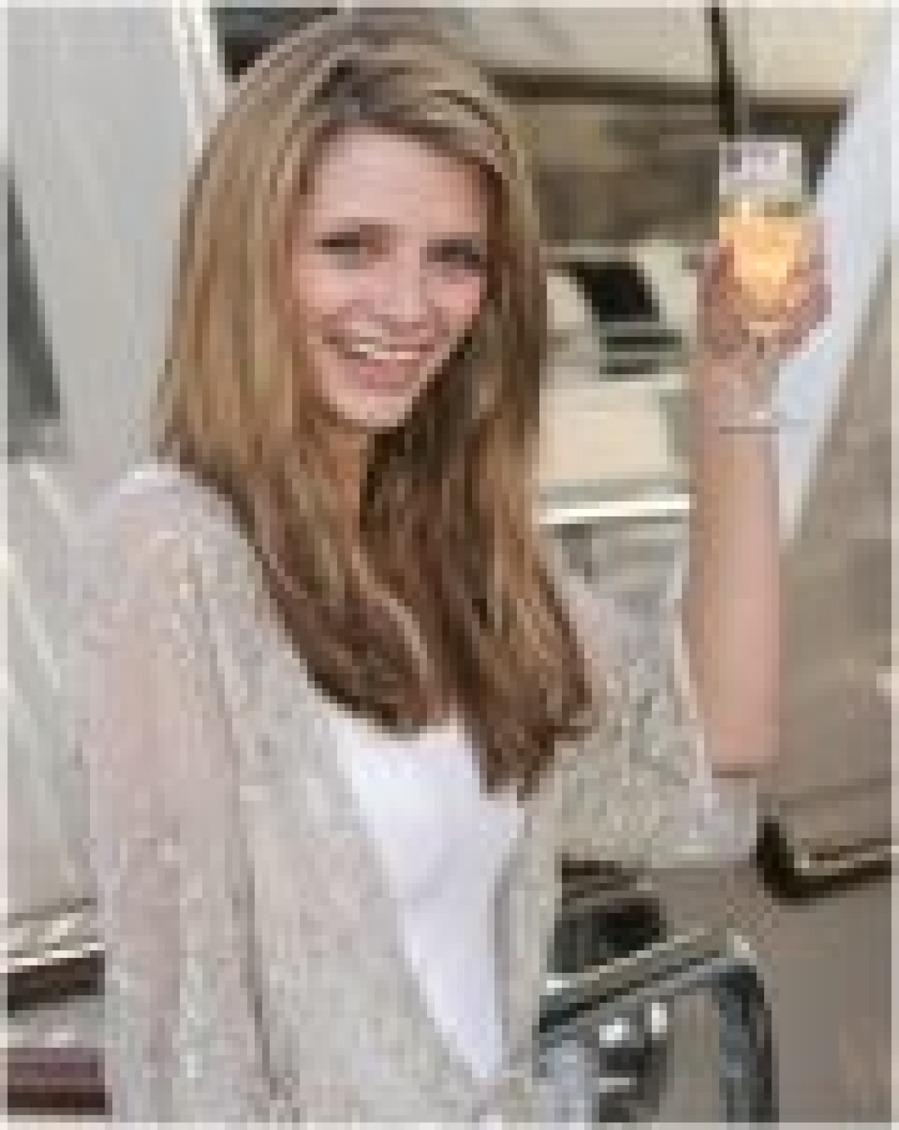 Mischa Barton est officiellement une parisienne ! Mischa Barton est officiellement une parisienne !