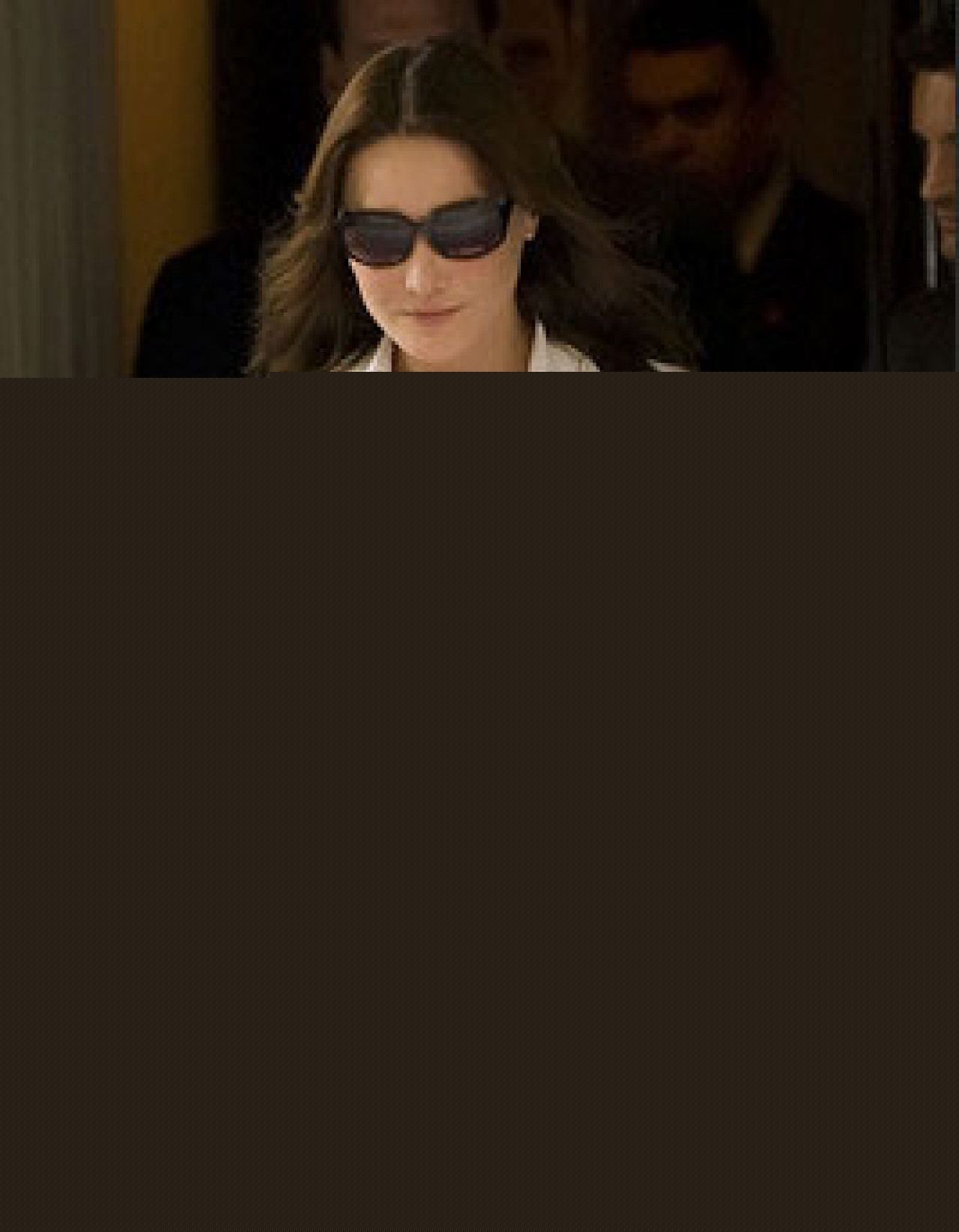 Carla Bruni-Sarkozy reçoit le soutien des Chiennes de garde Carla Bruni-Sarkozy reçoit le soutien des Chiennes de garde