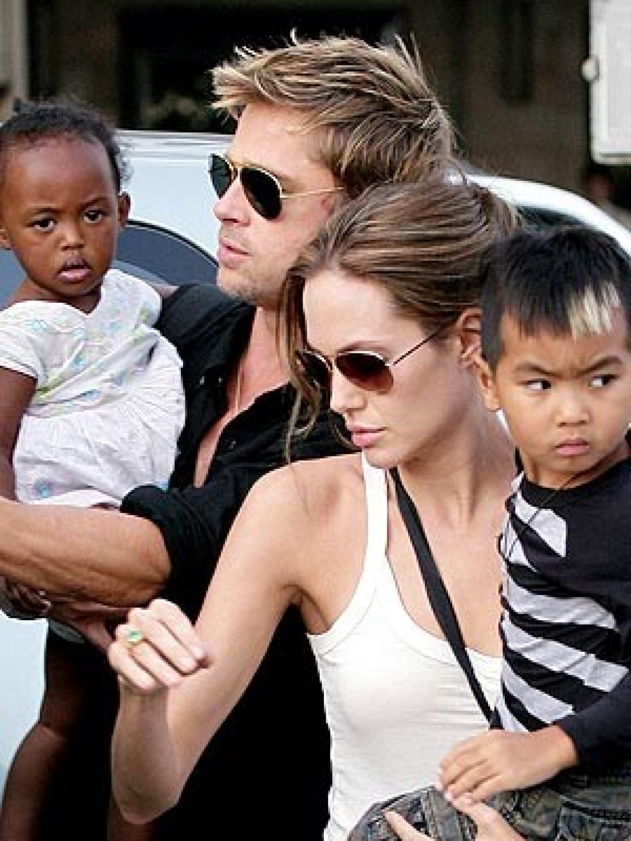 Angelina Jolie et Brad Pitt donnent 2 millions pour construire une clinique en Éthiophie Angelina Jolie et Brad Pitt donnent 2 millions pour construire une clinique en Éthiophie
