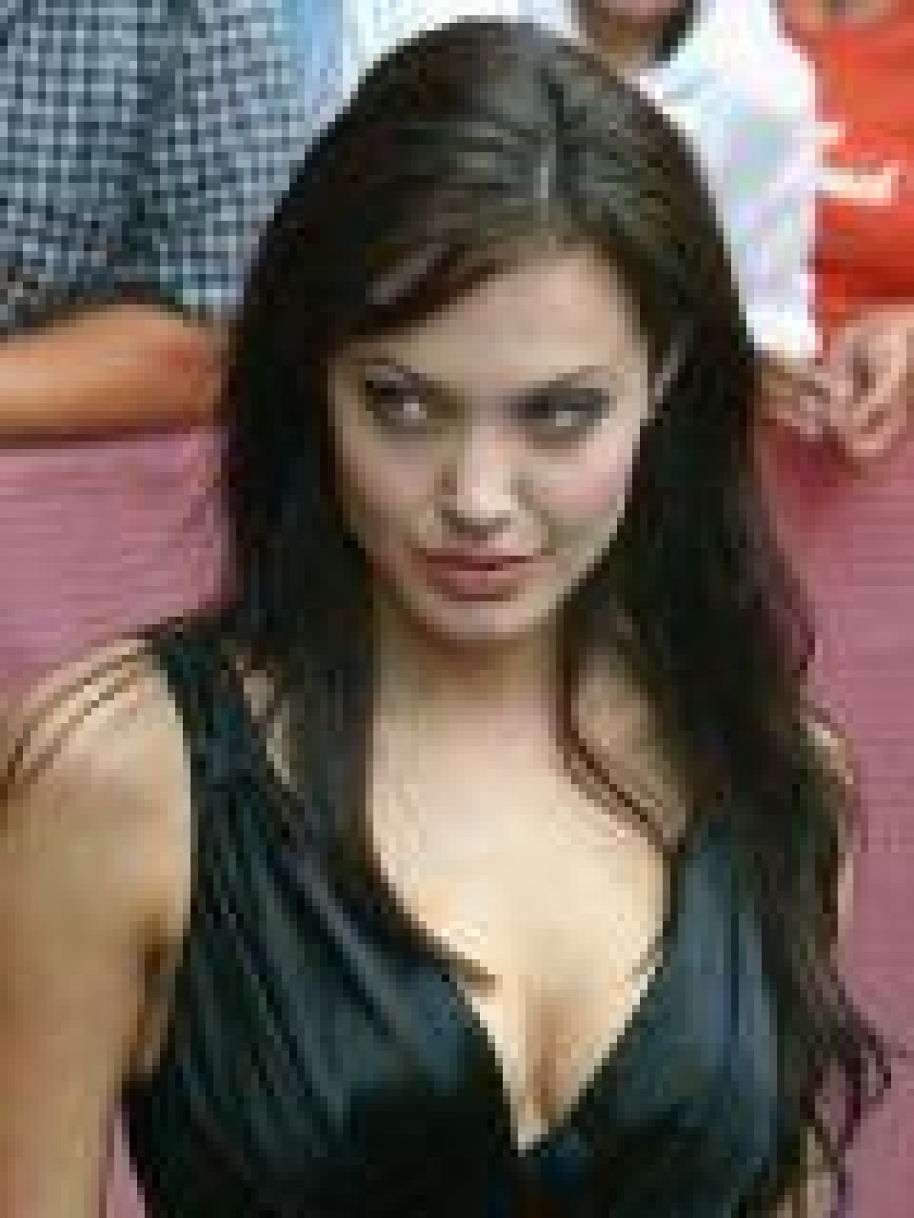 Angie: rembarr&eacute;e par un sans-abris! 