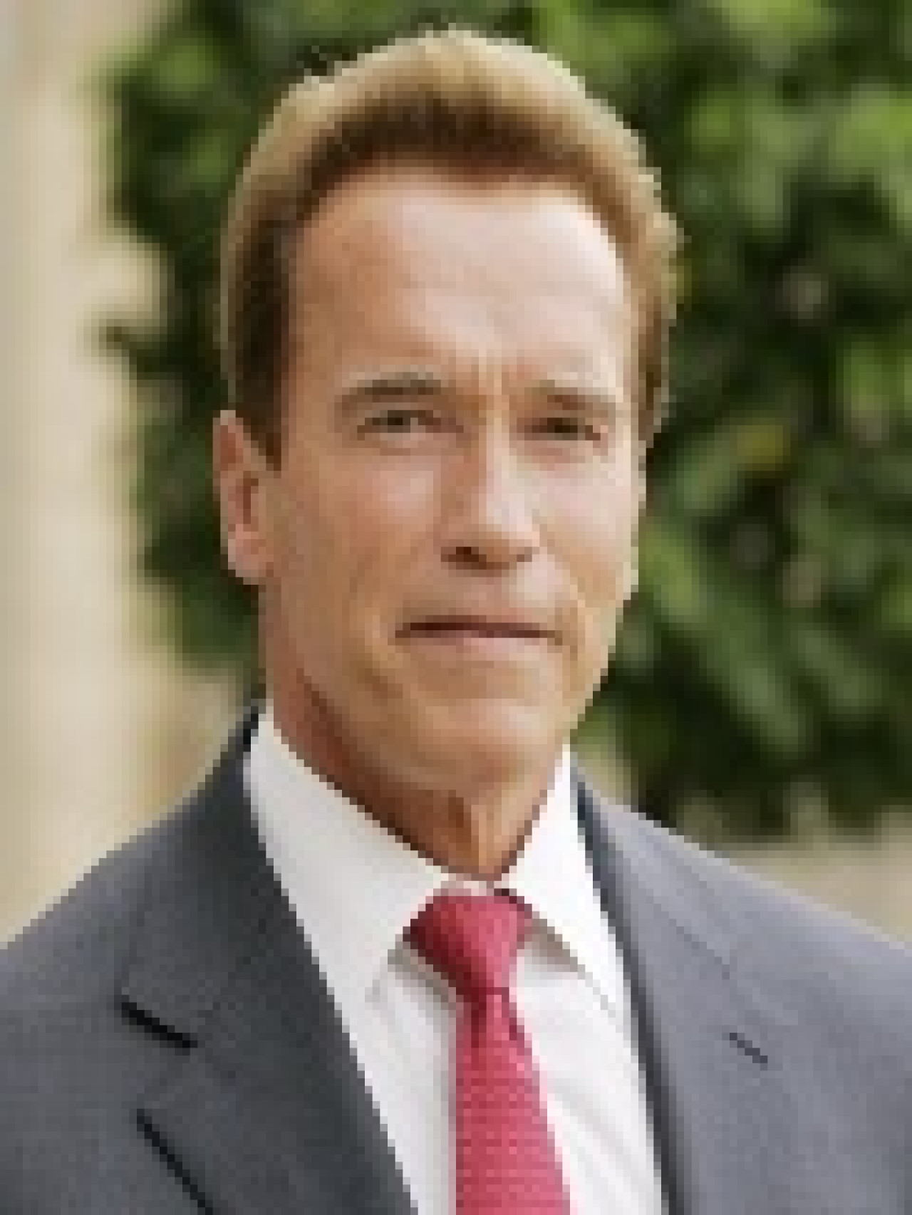 Arnold Schwarzenegger signe une loi contre les paparazzi Arnold Schwarzenegger signe une loi contre les paparazzi