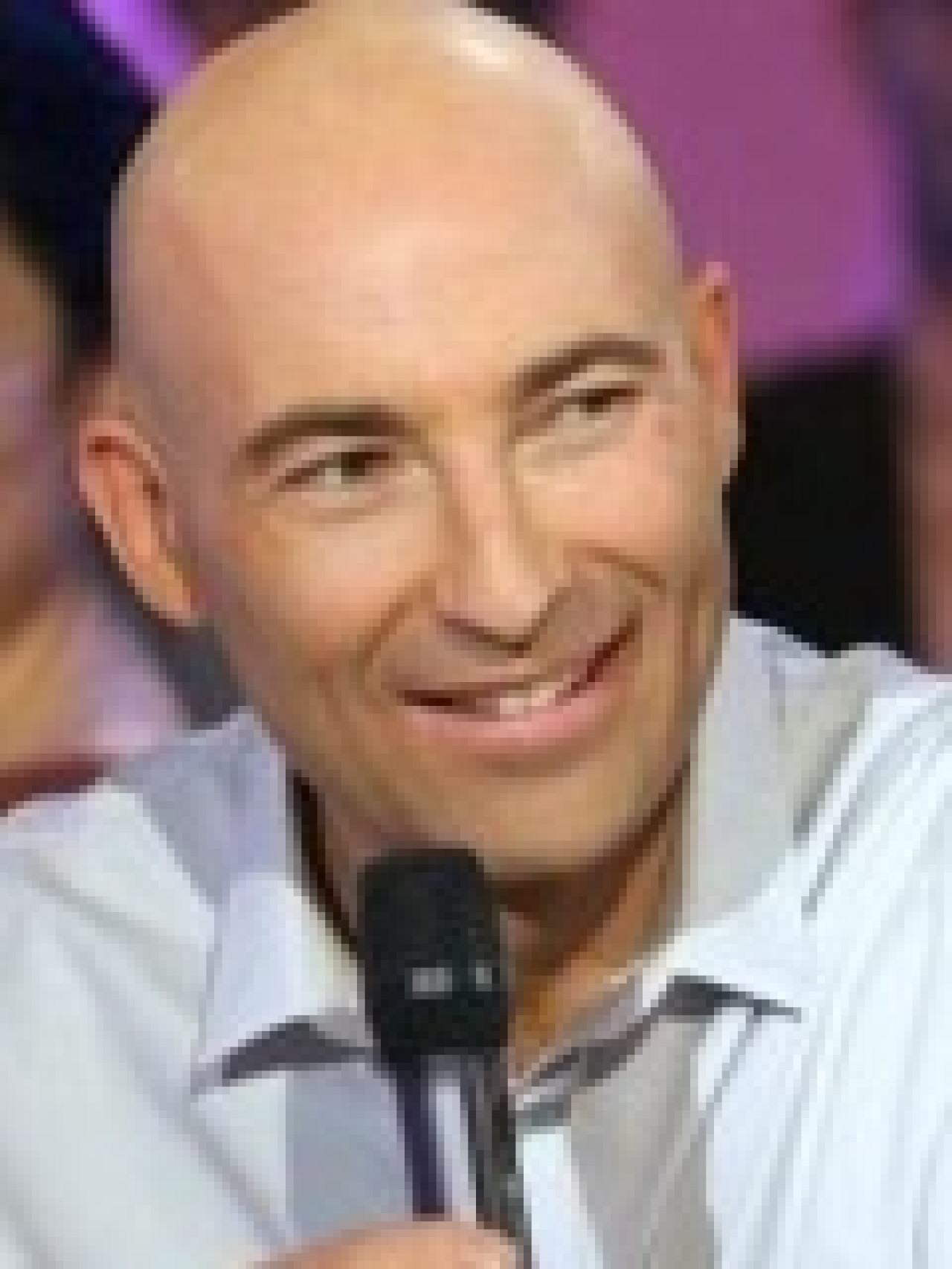 La voiture de Nicolas Canteloup enti&egrave;rement br&ucirc;l&eacute;e