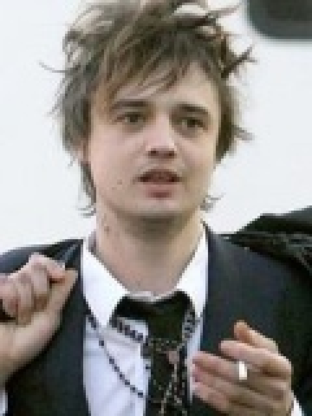 Pete Doherty chante l’hymne de l’Allemagne nazie Pete Doherty chante l’hymne de l’Allemagne nazie