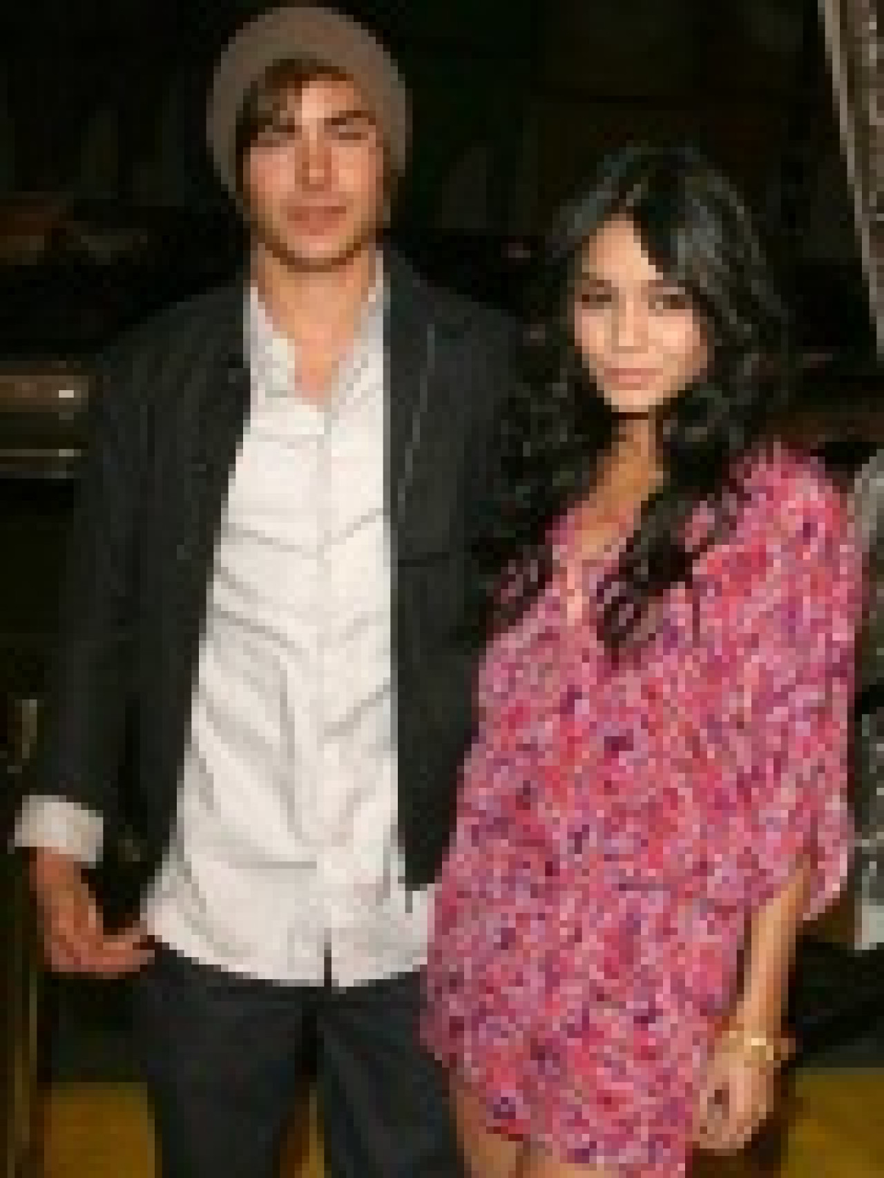 Zac Efron jaloux de la carrière de Vanessa Hudgens Zac Efron jaloux de la carrière de Vanessa Hudgens