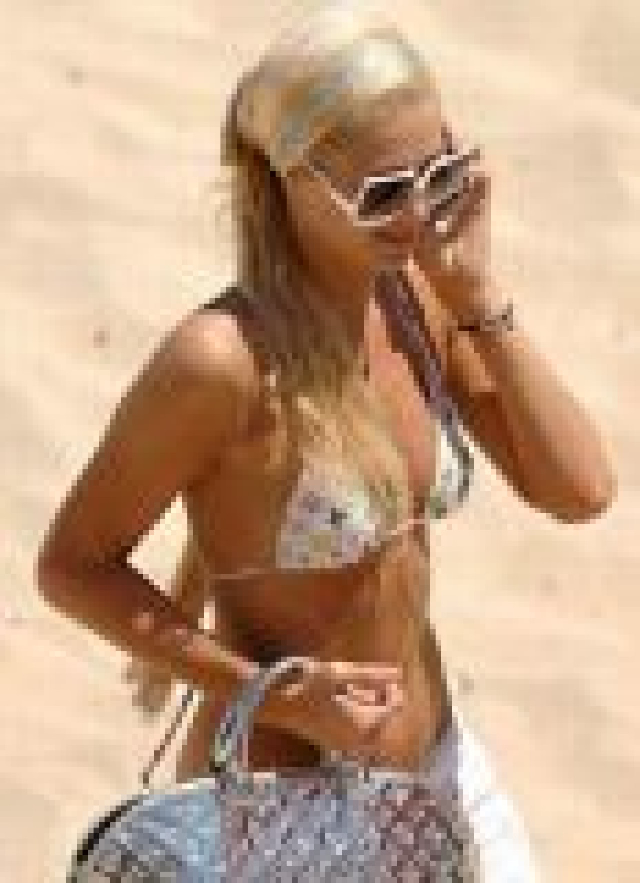 Paris Hilton contre la chirurgie esth&eacute;tique