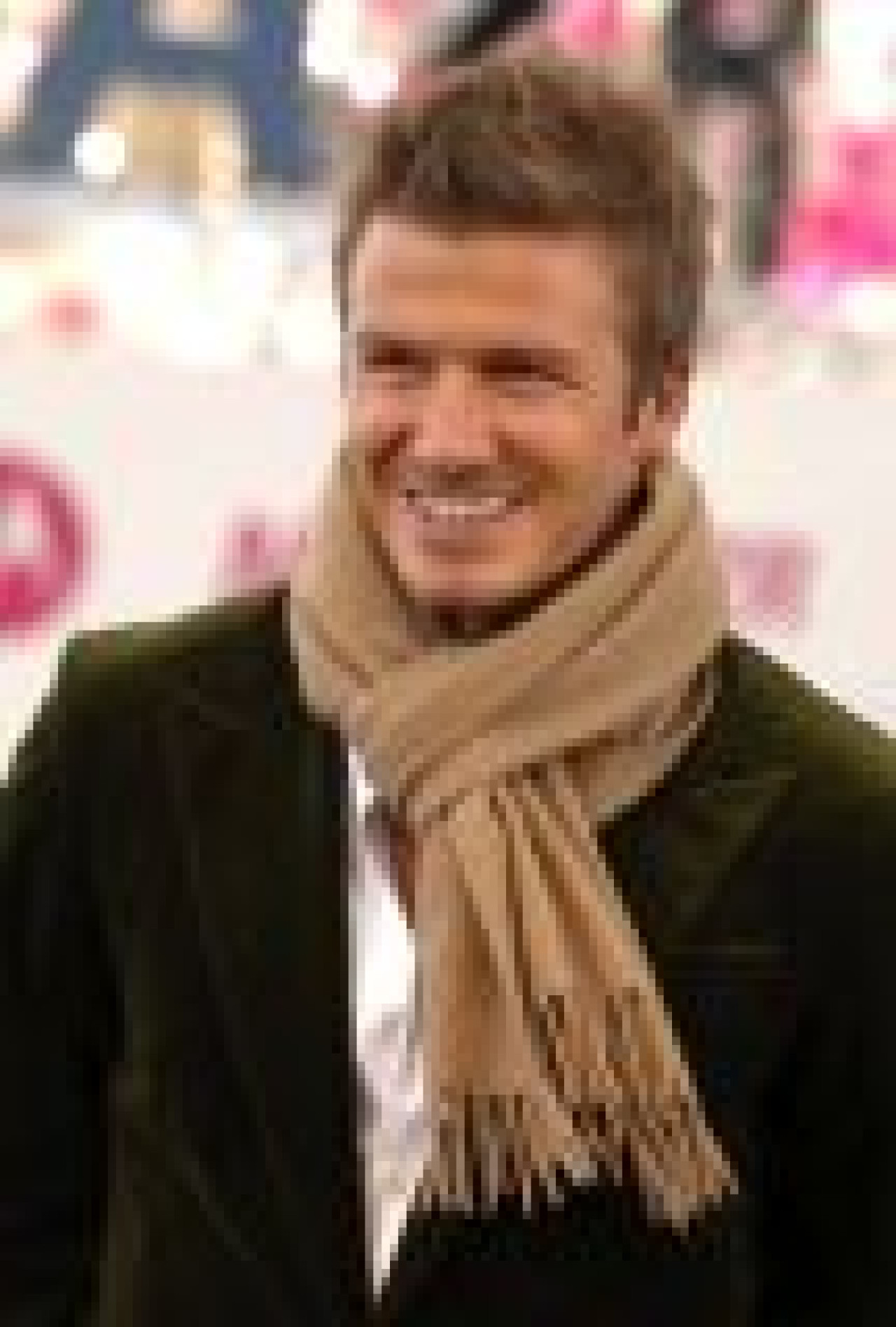David Beckham à Milan : drogue, travestis et prostituées. David Beckham à Milan : drogue, travestis et prostituées.