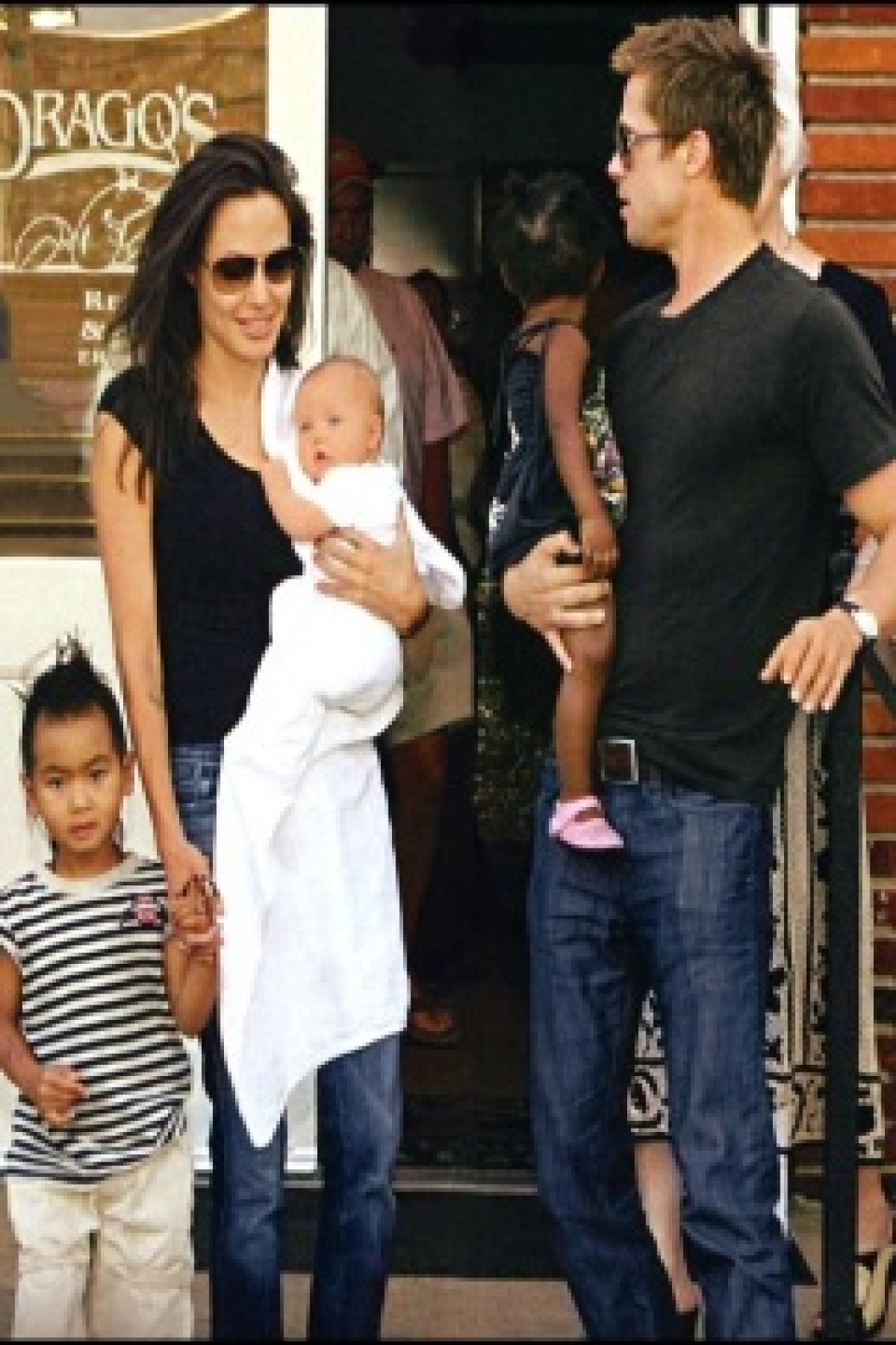 Brad Pitt et Angelina Jolie en voyage ! Brad Pitt et Angelina Jolie en voyage !
