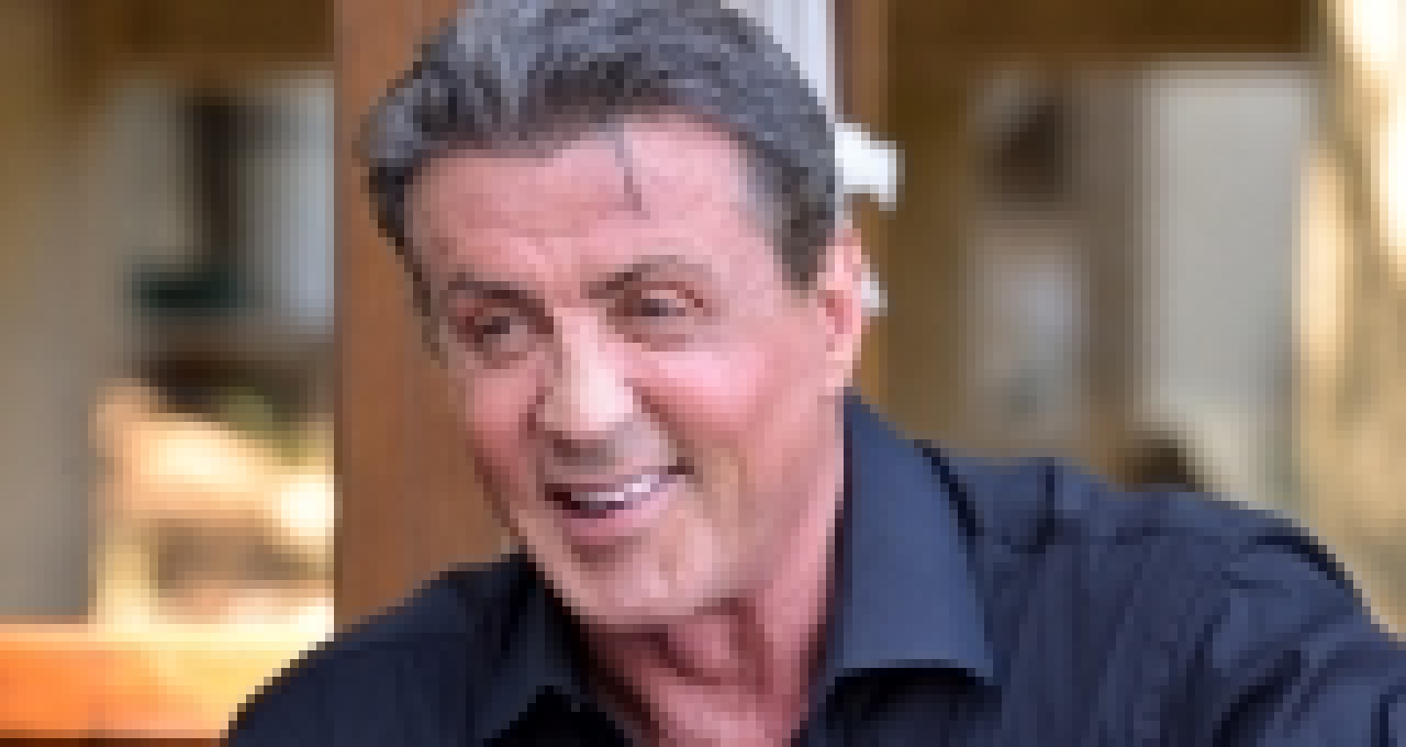 Sylvester Stallone sait coudre!