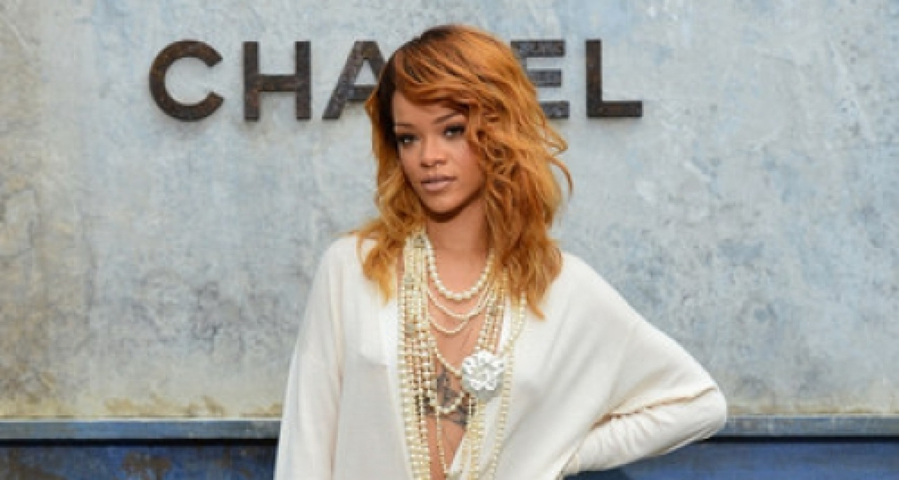 Rihanna nue sous sa robe !