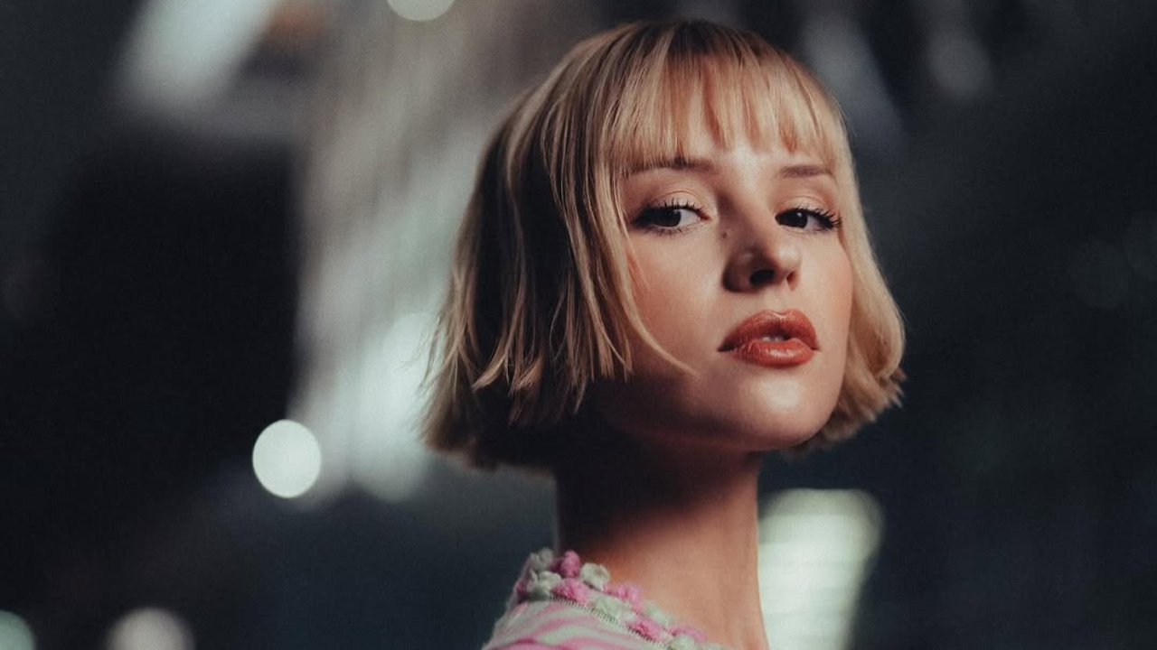 Angèle fait son retour avec un nouveau single disco !