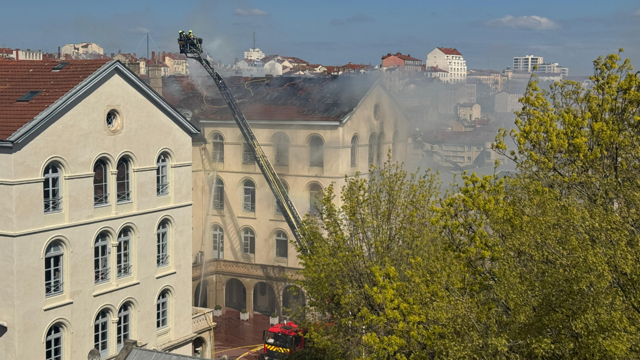 Apr&egrave;s l&rsquo;incendie aux Chartreux, une reprise des cours sous conditions malgr&eacute; des d&eacute;g&acirc;ts majeurs