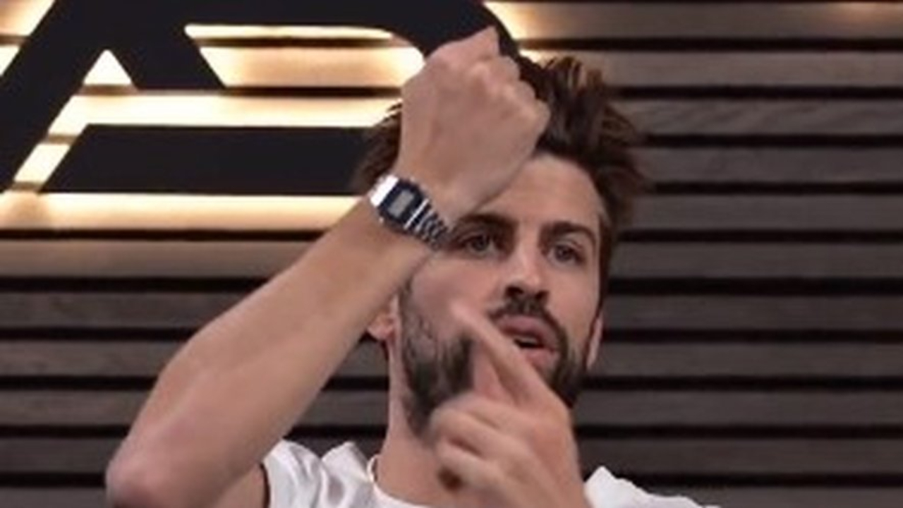 "Cette montre c'est pour la vie" : Girard Piqué répond à Shakira après la sortie de son single piquant "Cette montre c'est pour la vie" : Girard Piqué répond à Shakira après la sortie de son single piquant