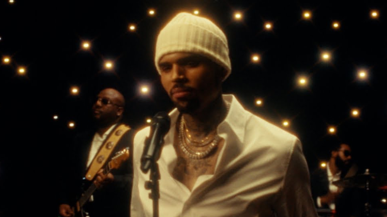 Chris Brown célèbre Noël en avance avec deux titres spéciaux (vidéos) Chris Brown célèbre Noël en avance avec deux titres spéciaux (vidéos)