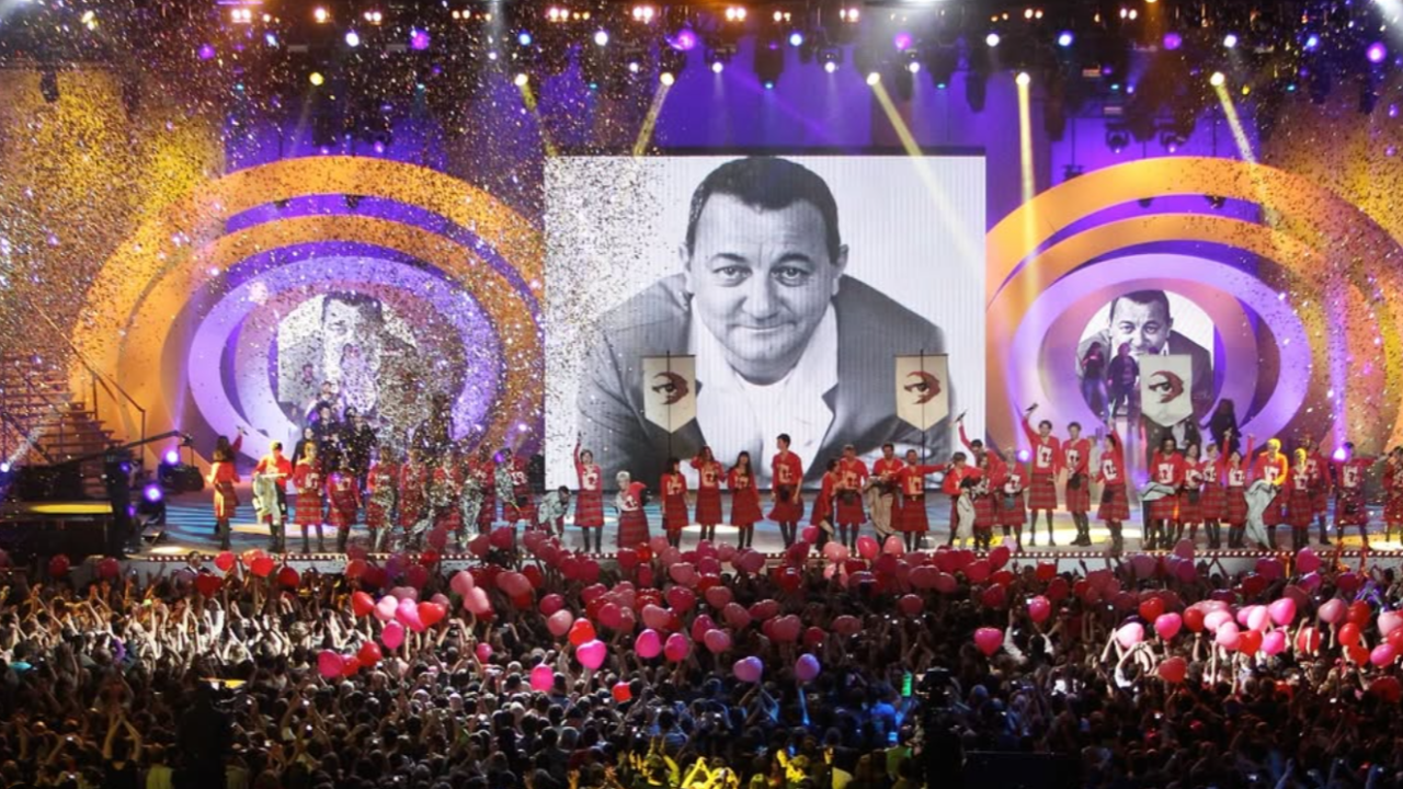 Découvrez le jeune prodige à l'origine de l'hymne des Enfoirés 2025 ! Découvrez le jeune prodige à l'origine de l'hymne des Enfoirés 2025 !