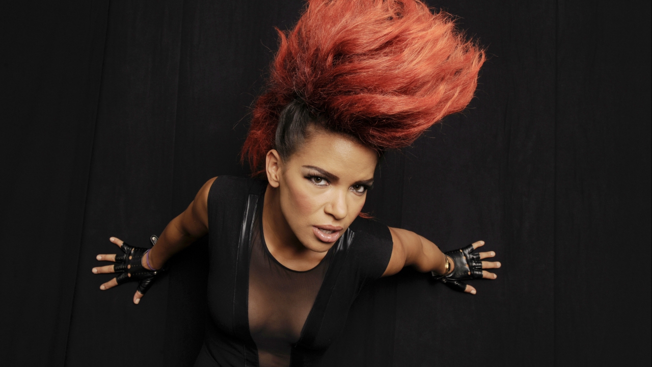 Eva Simons dévoile son nouveau single "Bludfire" ! Eva Simons dévoile son nouveau single "Bludfire" !