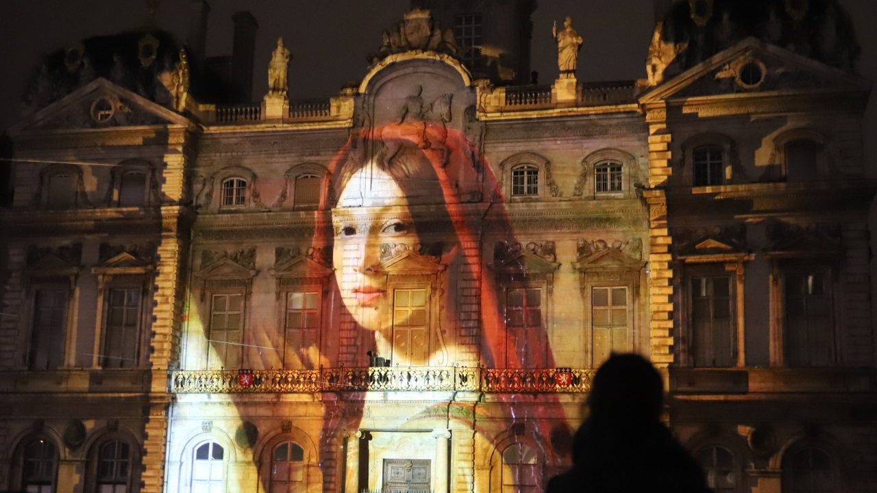 Fête des Lumières 2022 : le Grand Mix du musée des Beaux-Arts sur la place des Terreaux sacré meilleure illumination