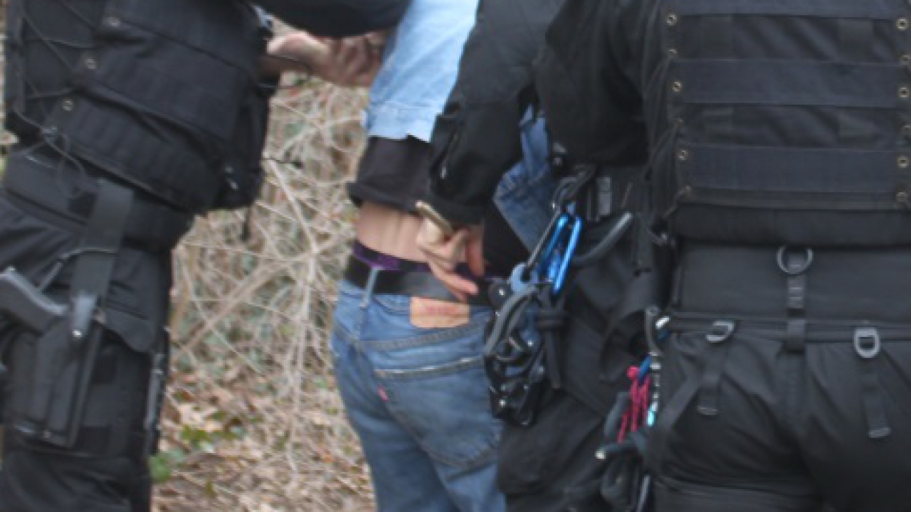 Le gang des voleurs de câbles démantelé dans un camp de roms à Lyon Le gang des voleurs de câbles démantelé dans un camp de roms à Lyon