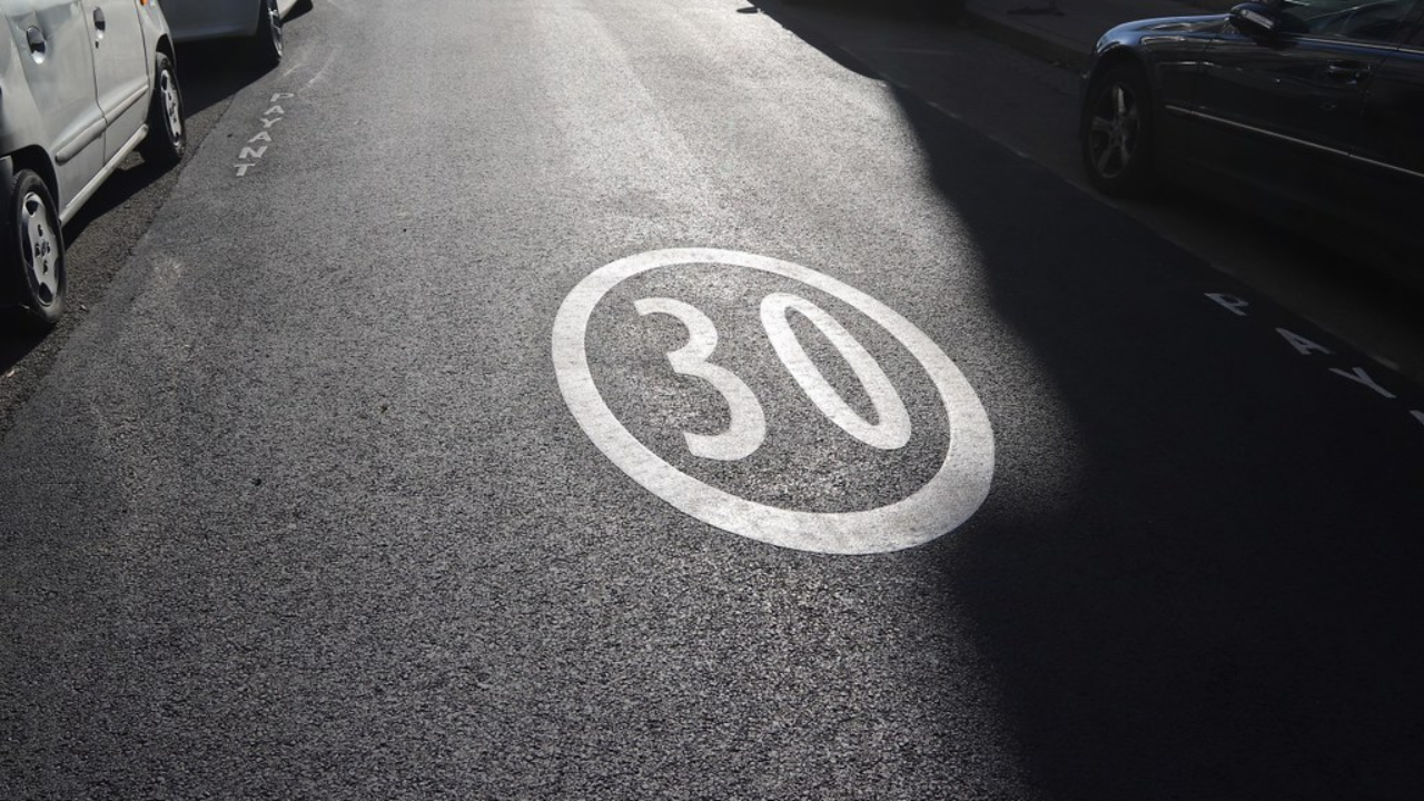 Givors va bientôt devenir une "Ville 30 km/h" Givors va bientôt devenir une "Ville 30 km/h"