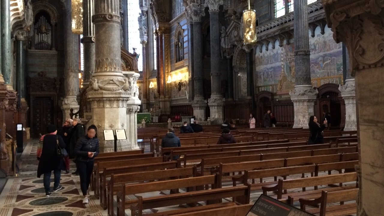 Il tente de voler les dons des fidèles à Fourvière Il tente de voler les dons des fidèles à Fourvière