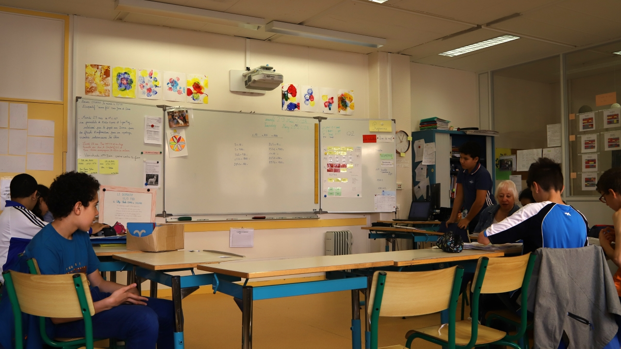 Intempéries : les établissements scolaires et crèches fermés dans 51 communes du Rhône Intempéries : les établissements scolaires et crèches fermés dans 51 communes du Rhône