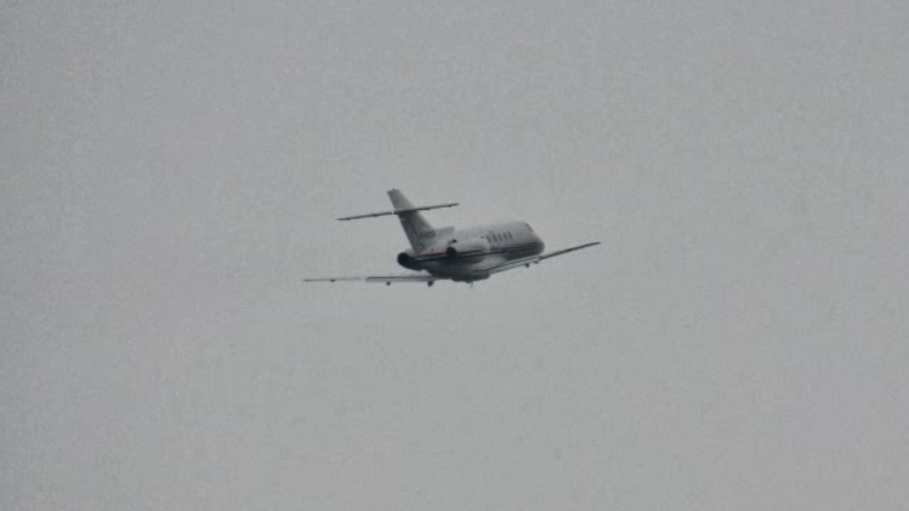 L’aéroport Lyon-Bron évacué en urgence après une alerte à la bombe L’aéroport Lyon-Bron évacué en urgence après une alerte à la bombe