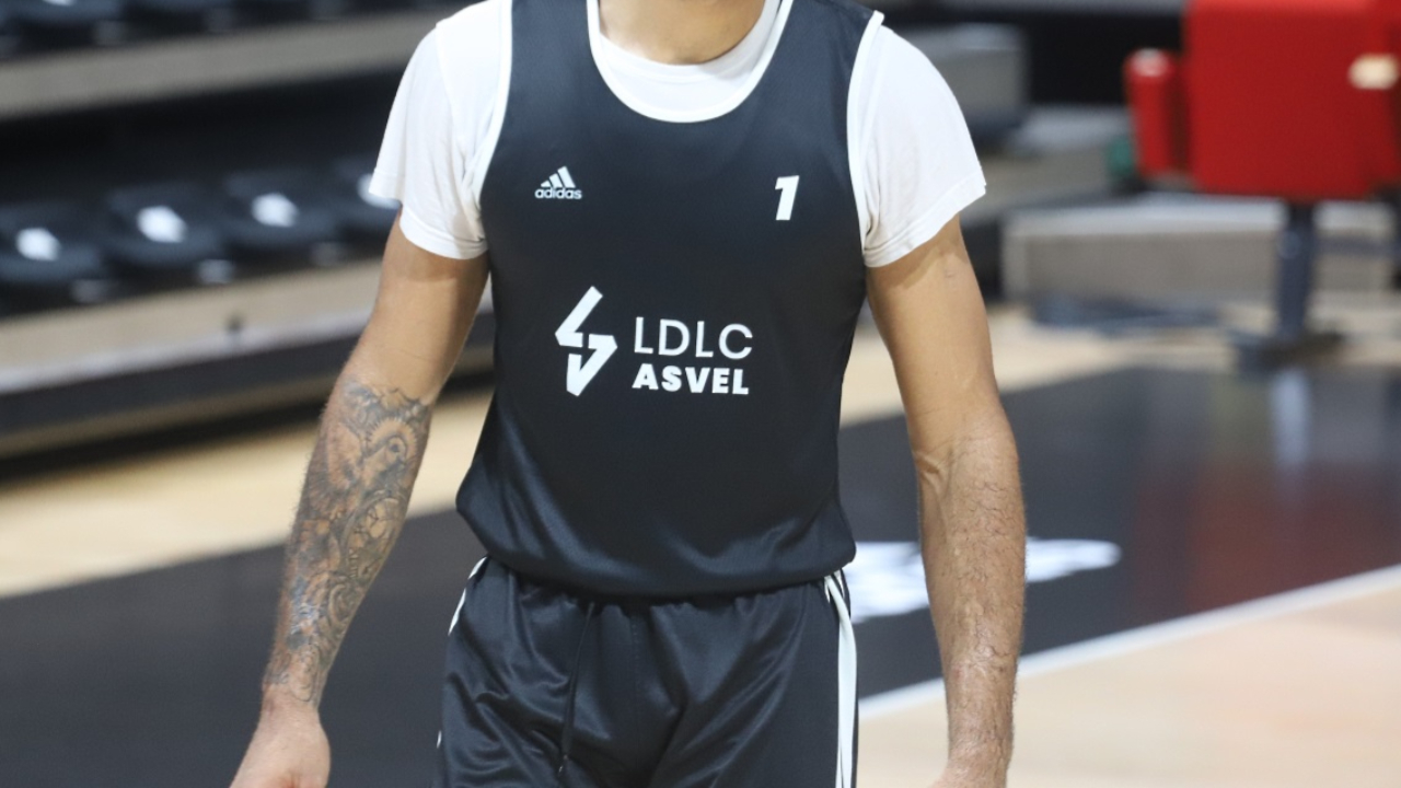 L’ASVEL s’impose face à Chalon-sur-Saône L’ASVEL s’impose face à Chalon-sur-Saône