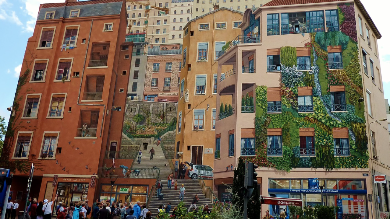 La fresque des Canuts, l'œuvre emblématique de Lyon, en danger ? La fresque des Canuts, l'œuvre emblématique de Lyon, en danger ?