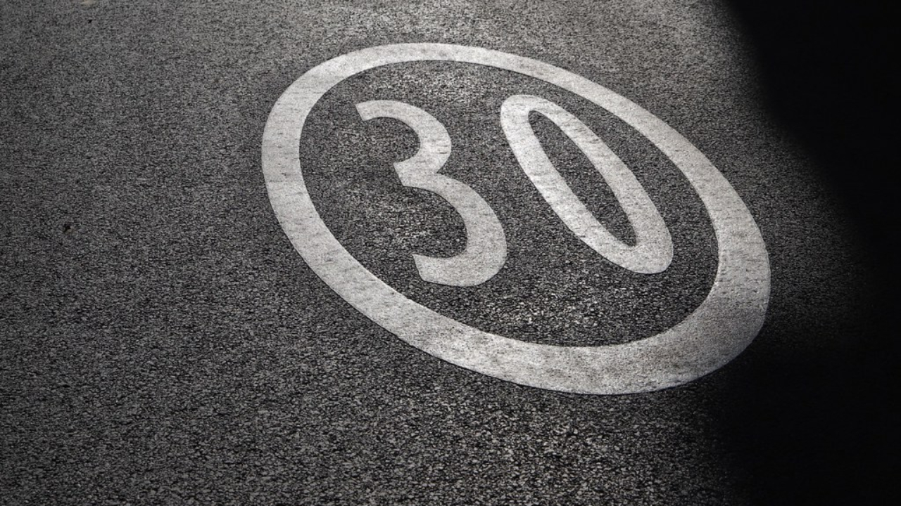 La vitesse va passer à 30 km/h à Villeurbanne ! La vitesse va passer à 30 km/h à Villeurbanne !