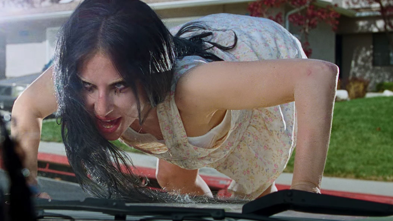 Lady Gaga terrifiante dans son nouveau clip "Disease" Lady Gaga terrifiante dans son nouveau clip "Disease"