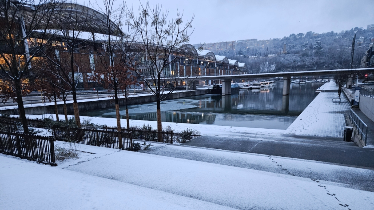 Le retour de la neige &agrave; Lyon : circulation difficile ce jeudi matin